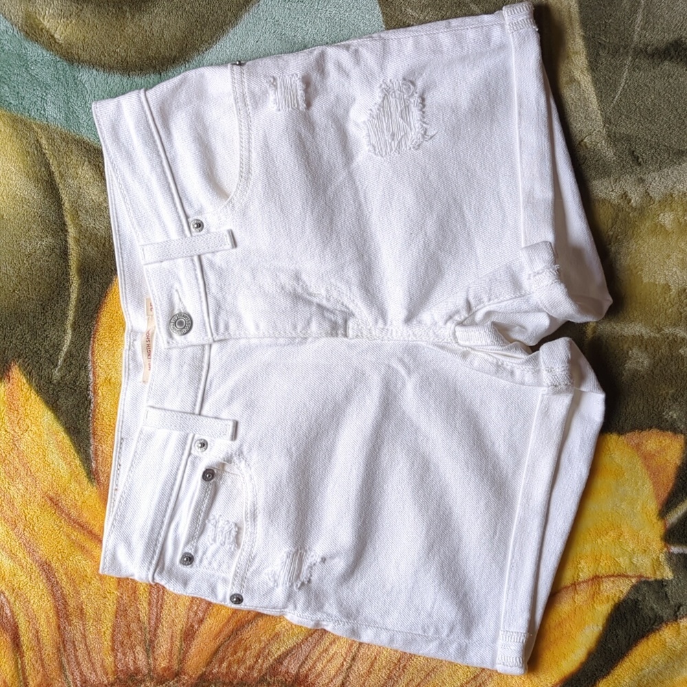 Levi's White mid length shorts
